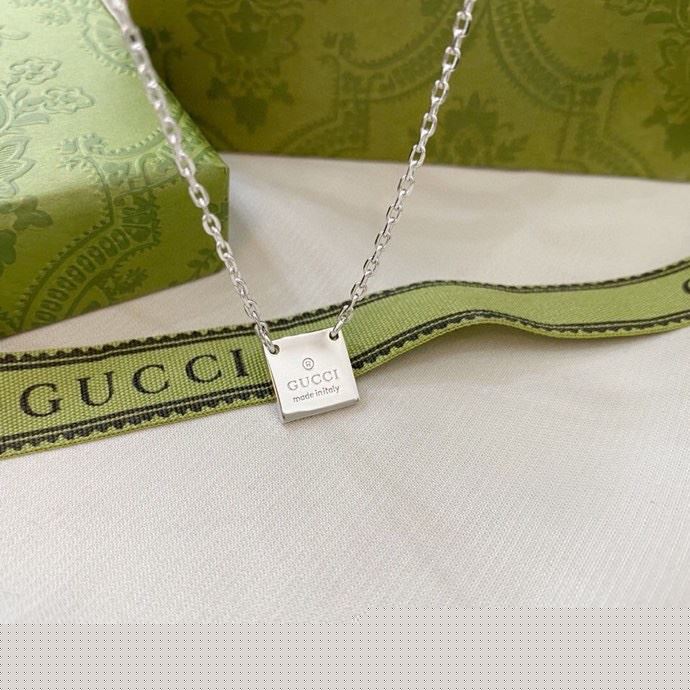 G*u*i necklaces